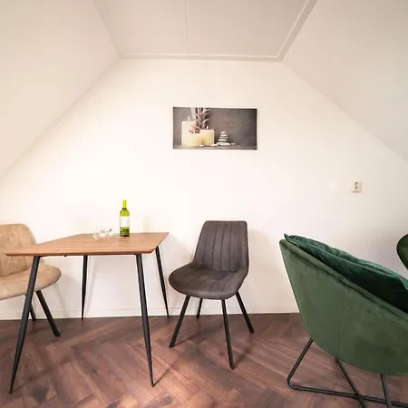 Dierenweide Upstairs Apartment