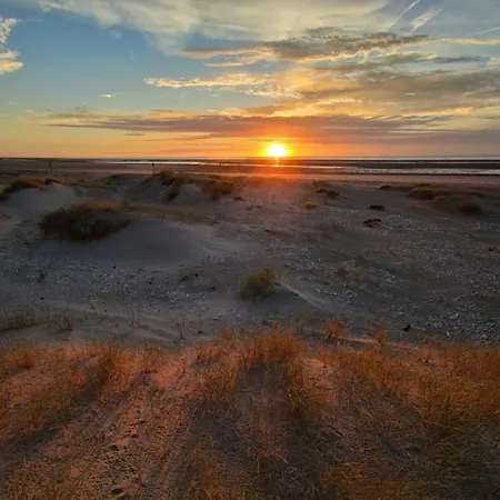 Dierenweide Upstairs Apartment *